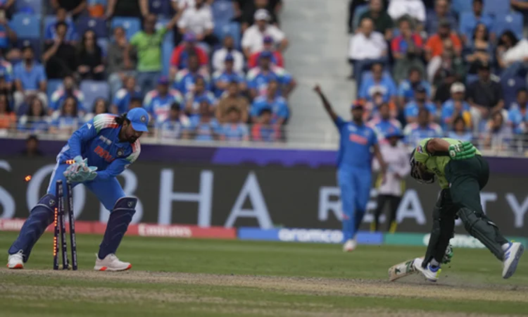 ভারতের বিপক্ষে পাকিস্তানের সংগ্রহ ২৪১ রান