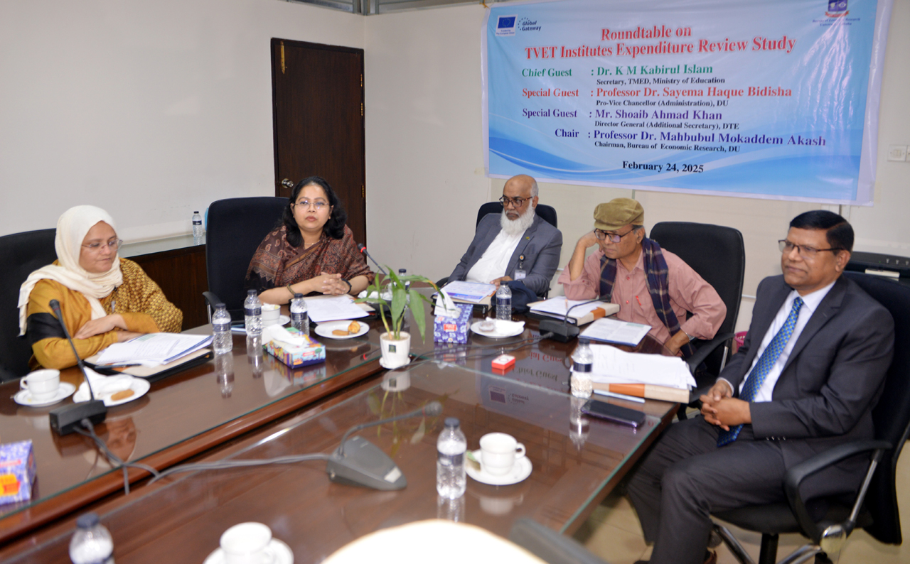 ঢাকা বিশ্ববিদ্যালয়ে টেকনিক্যাল এন্ড ভোকেশনাল এডুকেশন এন্ড ট্রেনিং শীর্ষক গোলটেবিল বৈঠক অনুষ্ঠিত