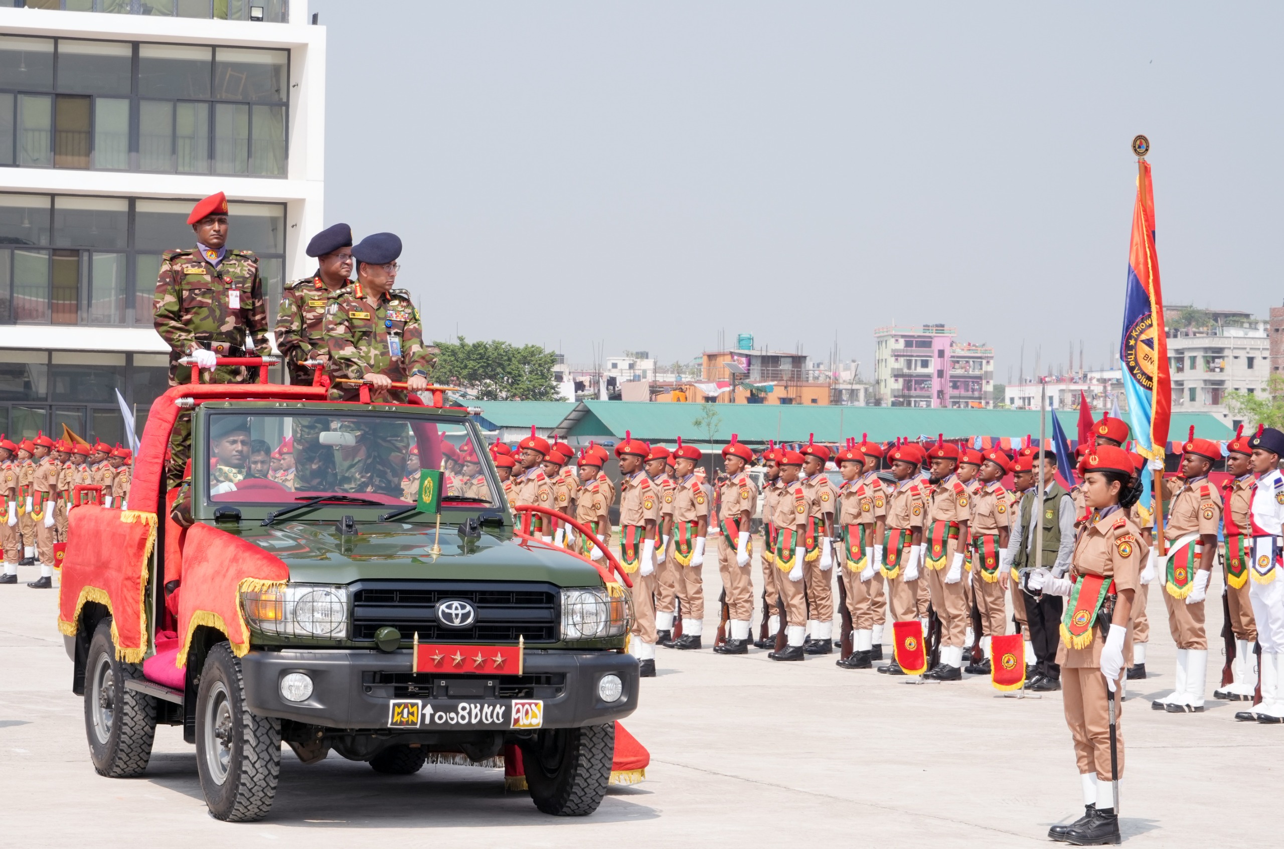 বিএনসিসির বার্ষিক কেন্দ্রীয় ক্যাম্পিং-২০২৫ এর সমাপনী কুচকাওয়াজ পরিদর্শনে সেনাবাহিনী প্রধান 