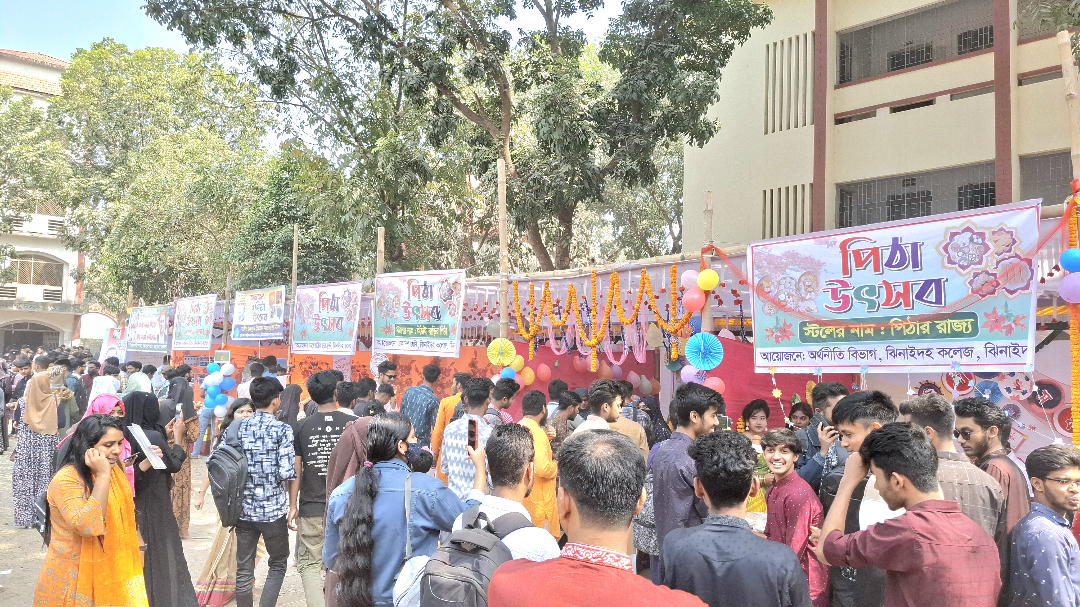 ঝিনাইদহ সিটি কলেজে বসন্ত বরণ ও পিঠা উৎসব