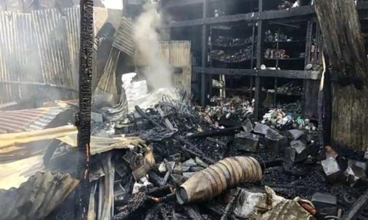 পিরোজপুরে পৃথক অগ্নিকাণ্ডে ৪২টি দোকান ভস্মীভূত