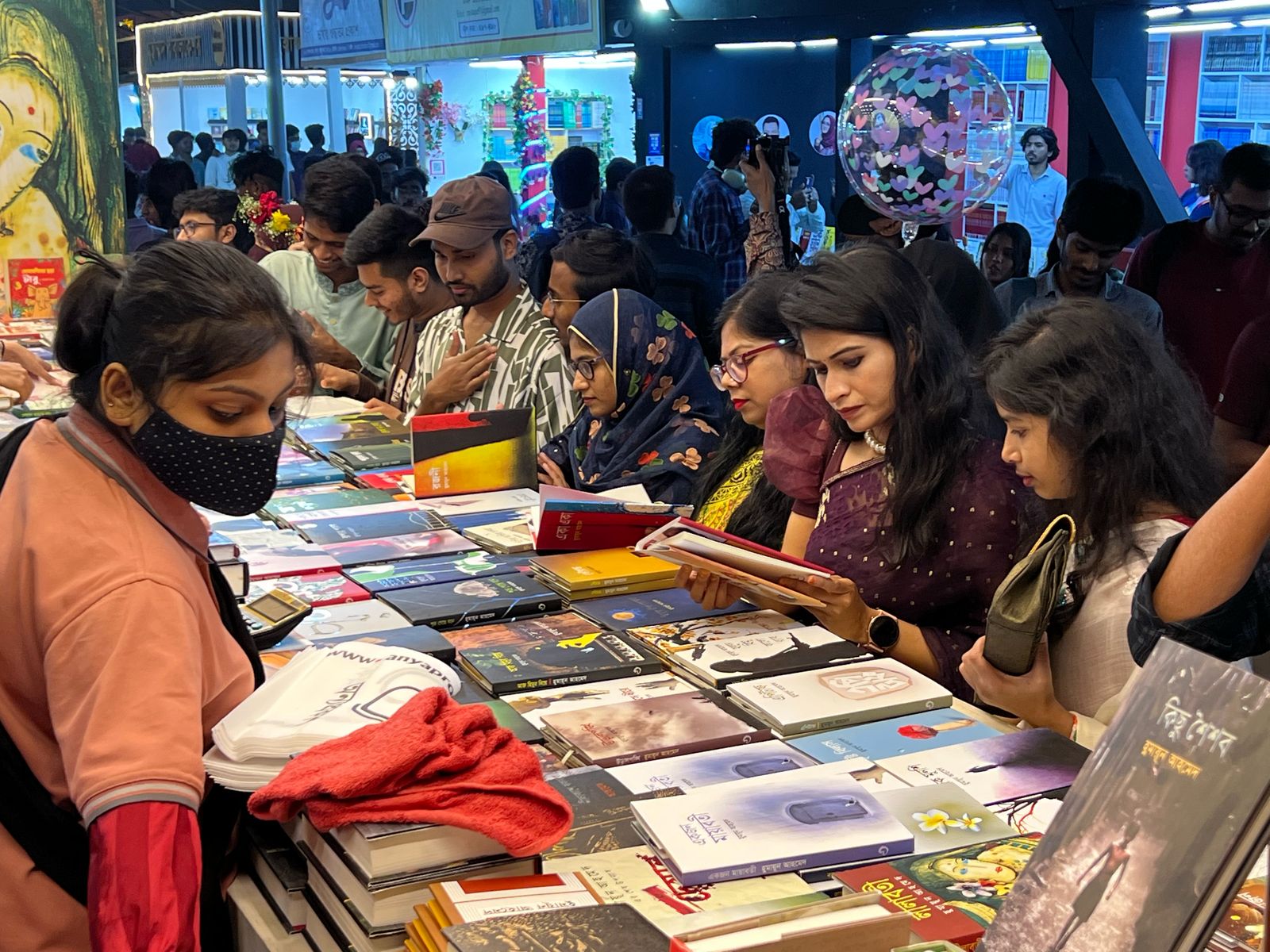 অমর একুশে বইমেলার ২৫তম দিনে আজ নতুন বই এসেছে ১০১টি 