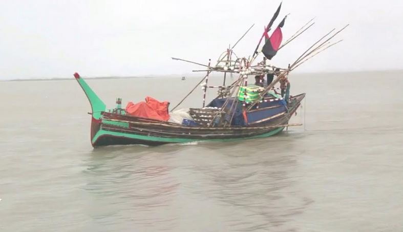ইলিশ সংরক্ষণ : লক্ষ্মীপুরে ১ মার্চ- ৩০ এপ্রিল পর্যন্ত মেঘনায় মাছ ধরা নিষিদ্ধ