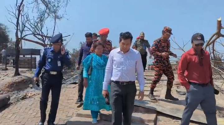 অগ্নিকাণ্ডে সাজেক ভ্যালির ক্ষতিগ্রস্ত এলাকা পরিদর্শনে তদন্ত কমিটি