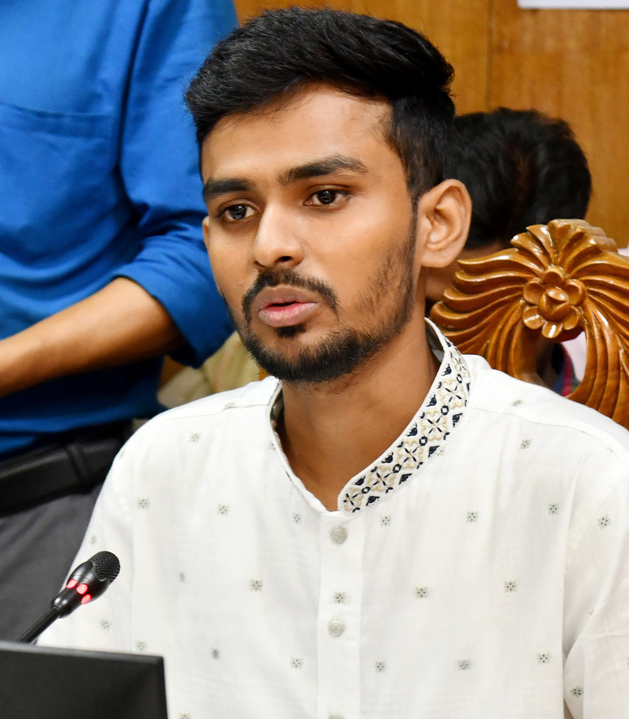 সোনাকান্দা দারুল হুদা দরবার শরীফের বার্ষিক মাহফিলে অংশ নিলেন উপদেষ্টা আসিফ মাহমুদ