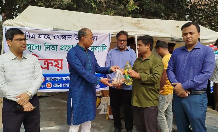 সিরাজগঞ্জে রমজান উপলক্ষে ন্যায্য মূল্যে বাজারের উদ্বোধন