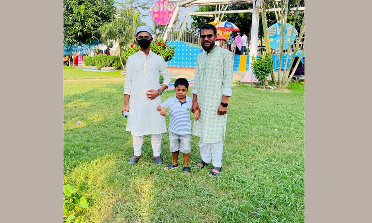 শান্তির খোঁজে বৃথা চেষ্টা আহাদের বাবা-মায়ের