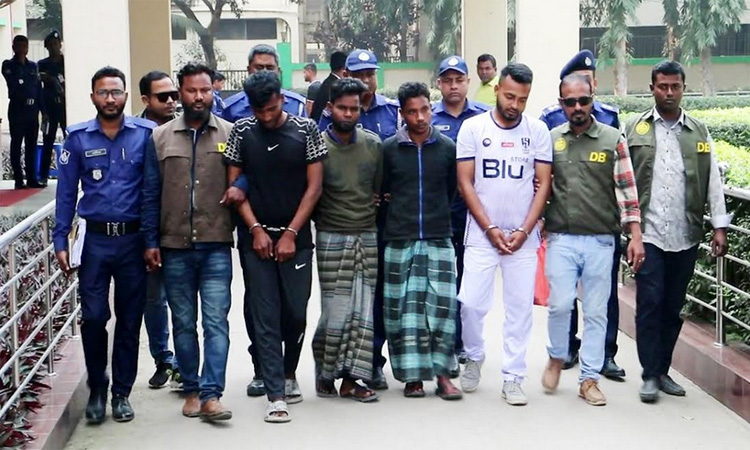 নওগাঁয় ৪ ডাকাত গ্রেফতার