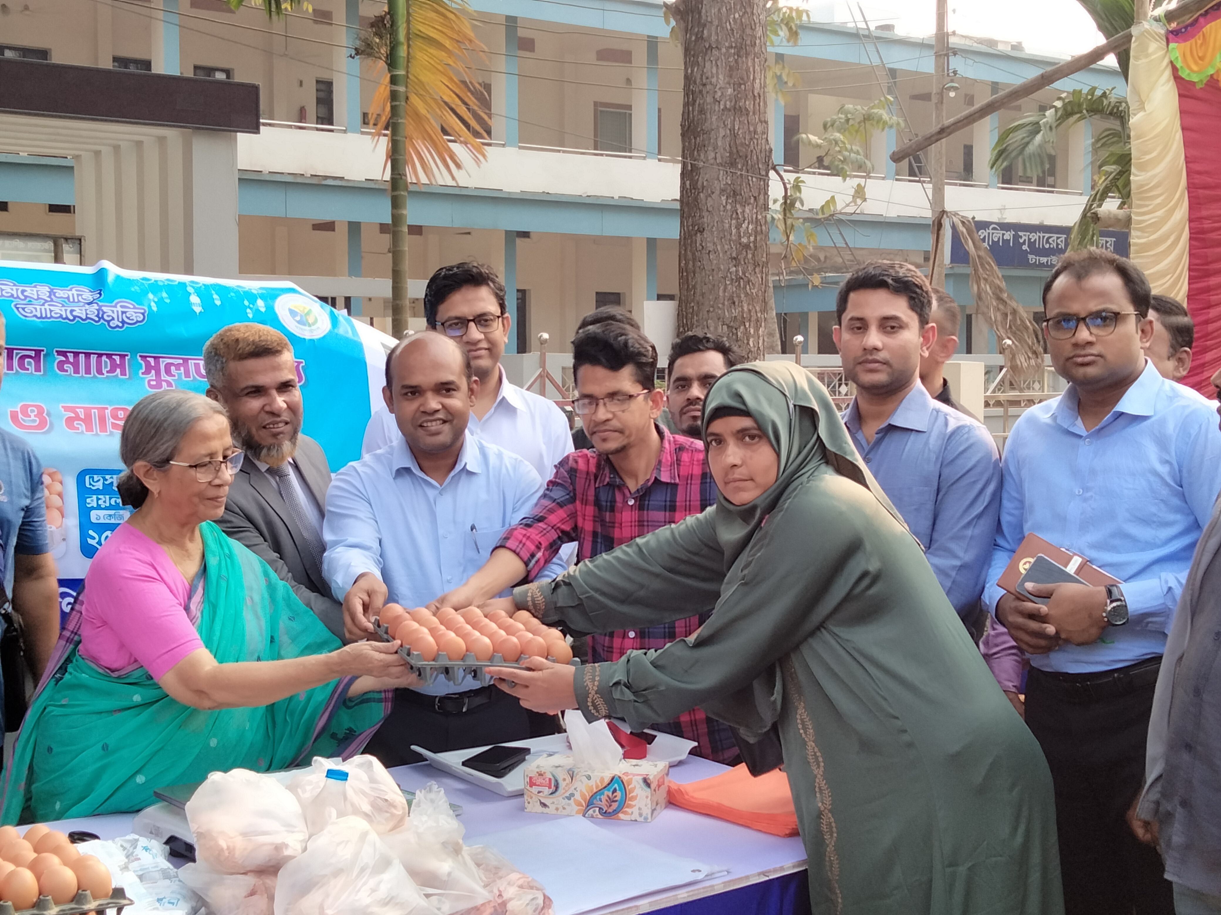 রমজান উপলক্ষে সুলভ মূল্যে দুধ, ডিম ও মাংস বিক্রি কার্যক্রম উদ্বোধন