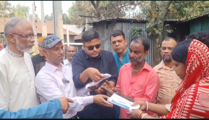 টাঙ্গাইলের অগ্নিকাণ্ডে ক্ষতিগ্রস্তদের সহায়তা প্রদান