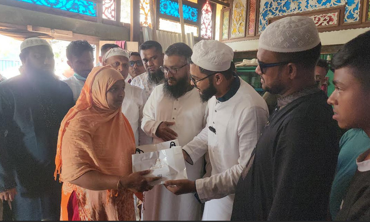 মুরাদনগরের ৭ শহীদ পরিবারে রমজানের উপহার পাঠালেন সাবেক মন্ত্রী কায়কোবাদ