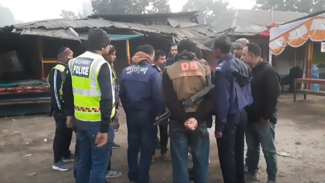  পঞ্চগড়ে ডাকাতি করে পালানোর সময় আটক ৫