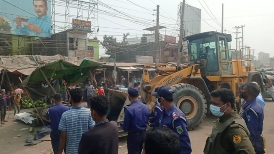 ব্রাহ্মণবাড়িয়ায় মহাসড়ক দখলমুক্ত করতে উচ্ছেদ অভিযান