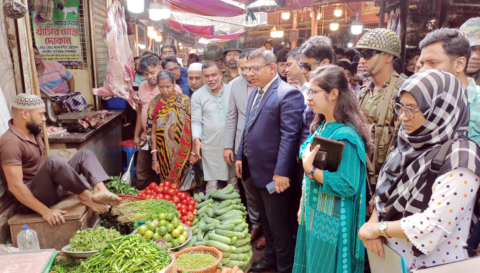 কুমিল্লায় পণ্যের দাম নিয়ন্ত্রণে যৌথ অভিযান