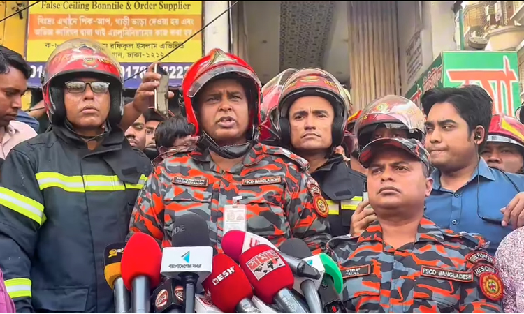রাজধানীর শাহজাদপুরে বহুতল ভবনে অগ্নিকাণ্ড: নিহত ৪