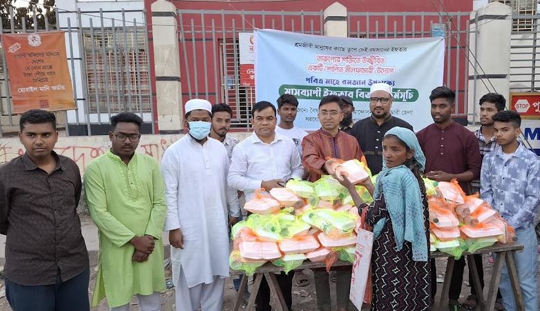 নীলফামারীতে ইফতার বিতরণ কর্মসূচি 