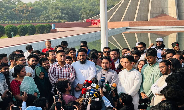 সাভারের জাতীয় স্মৃতিসৌধে বীর শহীদদের প্রতি শ্রদ্ধা জানিয়েছেন এনসিপি নেতারা 