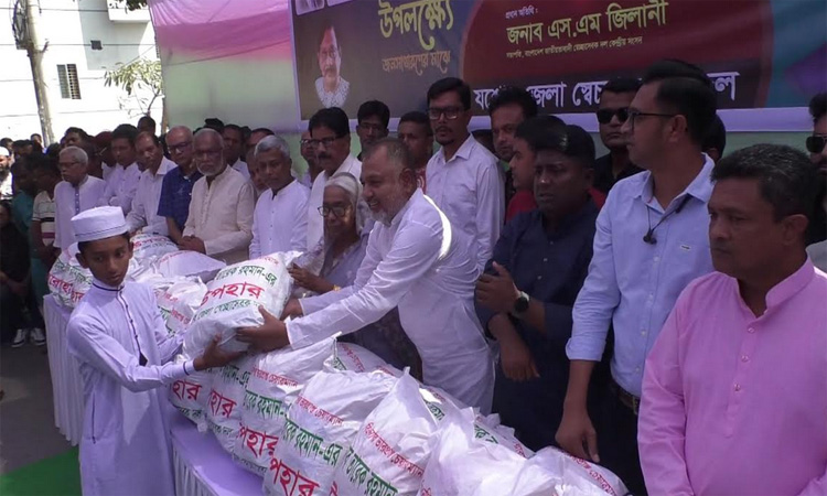 আড়াইশ’ পরিবারের জন্য তারেক রহমানের ইফতার সামগ্রী