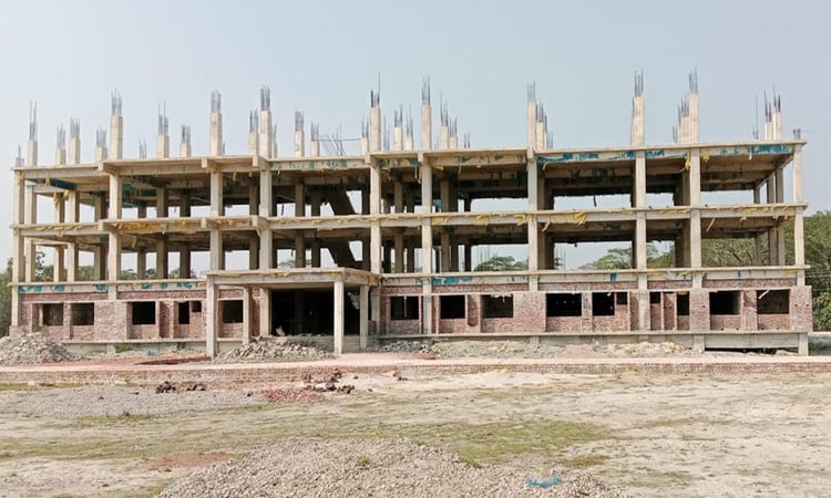 রাঙ্গাবালী স্বাস্থ্য কমপ্লেক্সের নির্মাণ কাজ বন্ধ : দ্বীপবাসীর স্বাস্থ্যসেবা প্রাপ্তিতে অনিশ্চয়তা