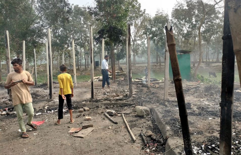 কুমিল্লার লাকসামে পৃথক অগ্নিকাণ্ডে বসতঘরসহ গরু পুড়ে গেছে 