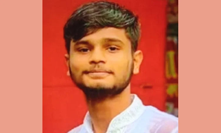 এখনও এলেমের হাতে ওষুধ খাওয়ার অপেক্ষায় থাকেন মা