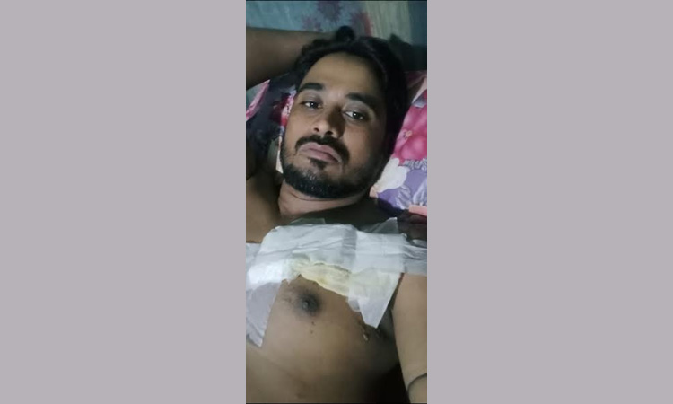 উন্নত চিকিৎসার অভাবে বুকে গুলি নিয়ে কাতরাচ্ছেন আব্দুর রহিম