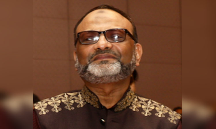 পোশাক সংক্রান্ত অপ্রীতিকর ঘটনায় সংশ্লিষ্ট ছাত্রীকে দেখতে গেলেন ঢাবি উপাচার্য