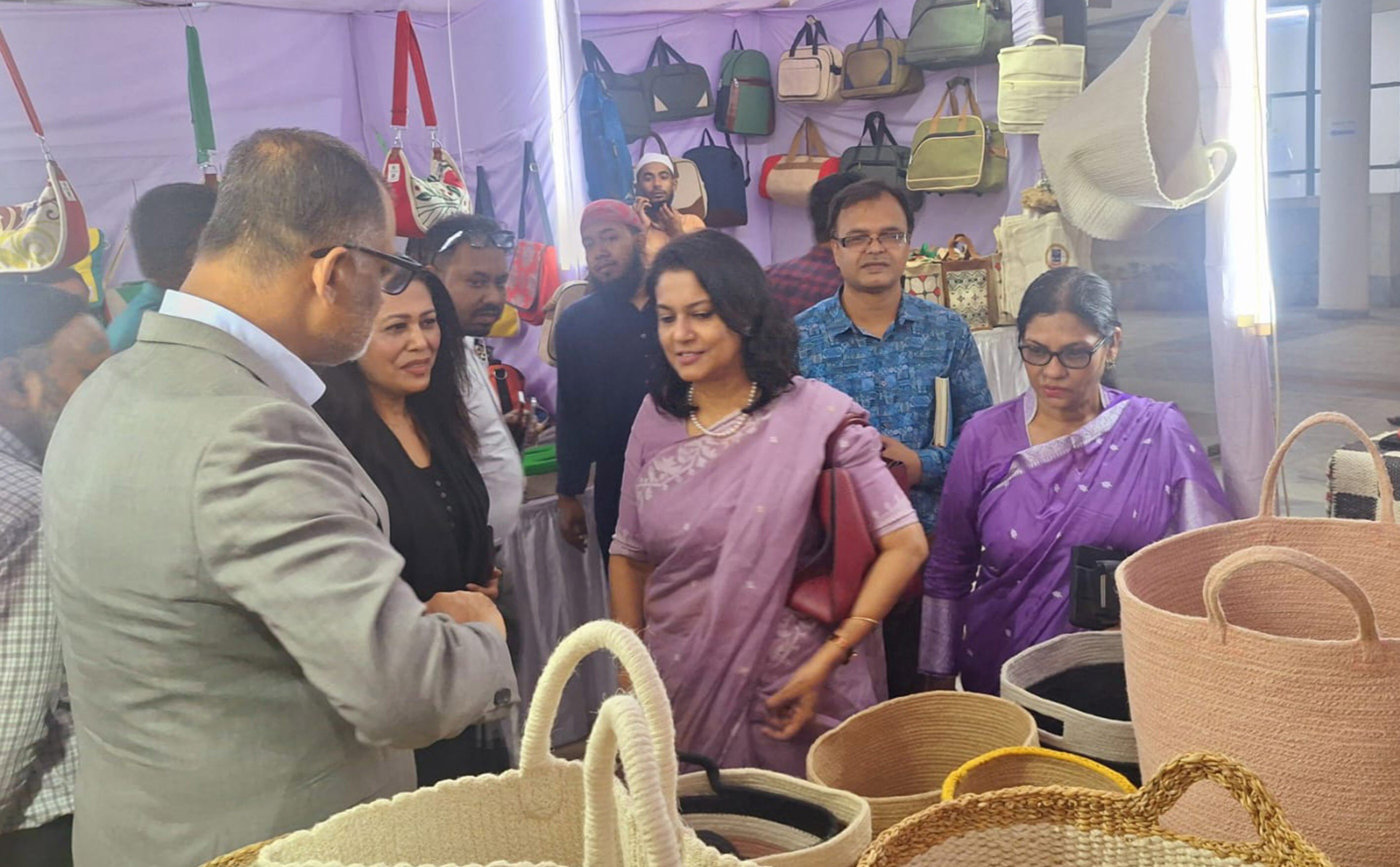 পলিথিনের ক্ষতিকর প্রভাব কমাতে পাটজাত পণ্যের ব্যবহার বাড়াতে হবে : পরিবেশ উপদেষ্টা 