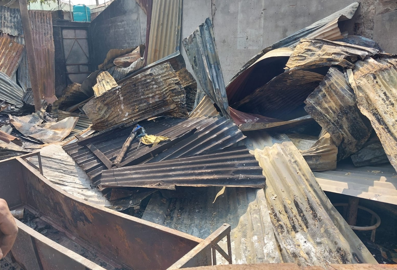 সুনামগঞ্জের অগ্নিকাণ্ডে ১০টি দোকান পুড়ে ছাই