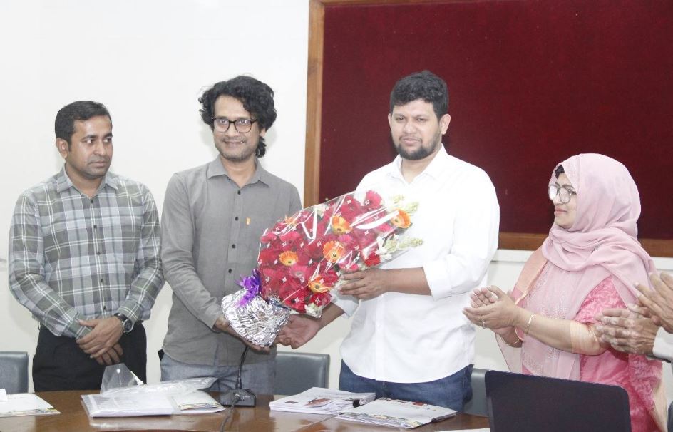 তথ্য উপদেষ্টা পিআইবি পরিদর্শন করেছেন 