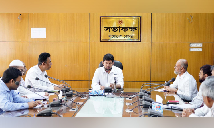 শ্রোতার চাহিদা অনুযায়ী বেতারের অনুষ্ঠানকে যুগোপযোগী করতে হবে: তথ্য উপদেষ্টা
