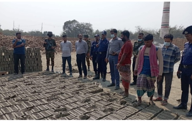 মেহেরপুরে তিনটি ইটভাটাকে ৬ লাখ টাকা জরিমানা
