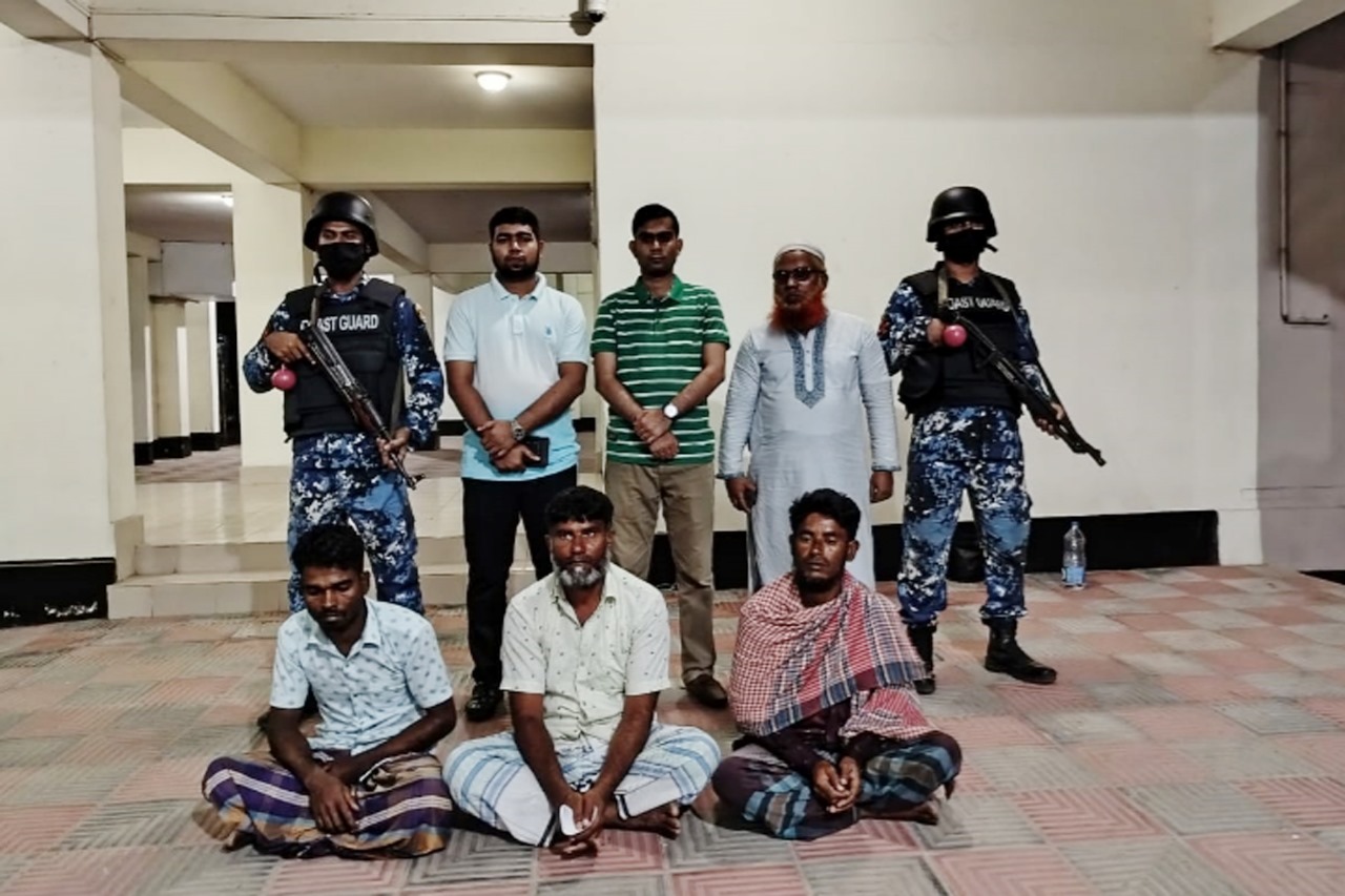 মেঘনায় জাটকা শিকার করায় তিন জেলের অর্থদণ্ড