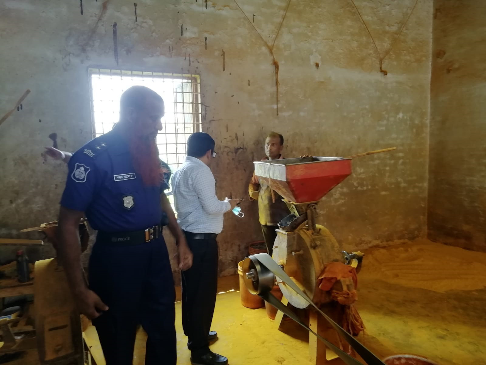 চুয়াডাঙ্গায় সেমাই ও হলুদের গুড়ার কারখানায় জরিমানা