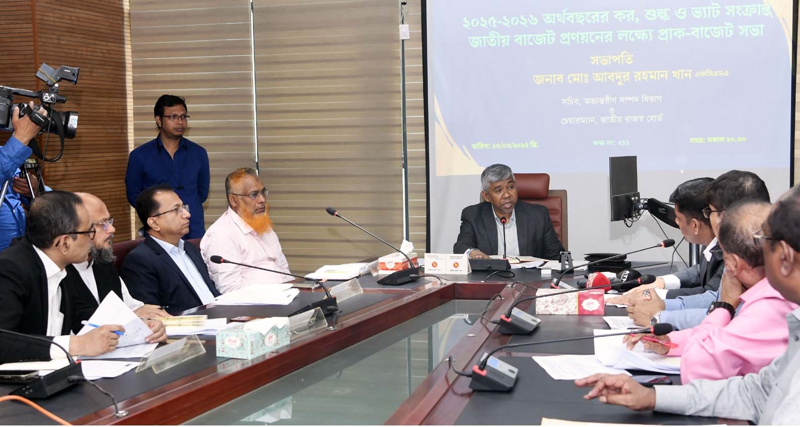 রাজস্ব কর্মকর্তাদের ব্যবসায়ীদের প্রতি সহানুভূতিশীল হতে বলেছেন এনবিআর চেয়ারম্যান