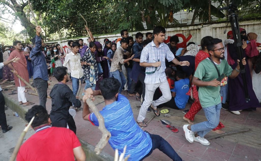 জুলাই আন্দোলনে ঢাবি শিক্ষার্থীদের ওপর হামলায় জড়িত শতাধিক হামলাকারী শনাক্ত