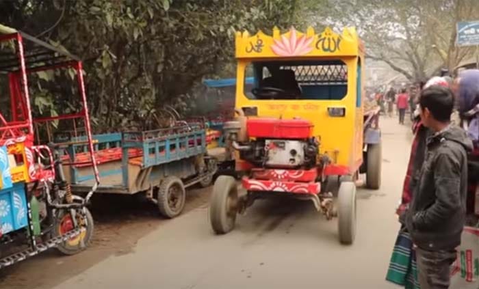 শত শত মৃত্যু আর হাজারো পঙ্গুত্বকে উপেক্ষা করে শ্যালোর গাড়িই পথের রাজা