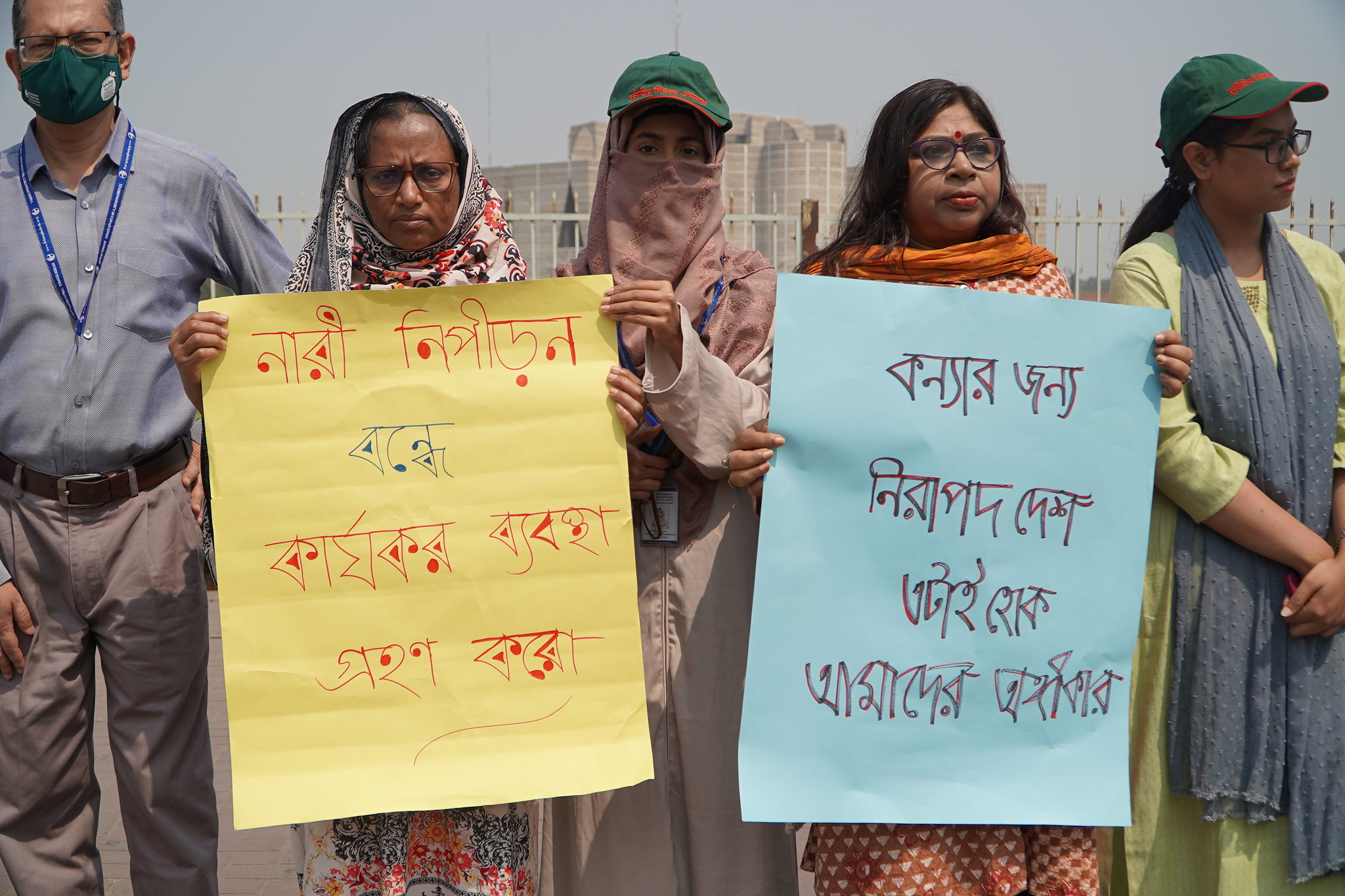 নারী ও শিশুর ওপর সহিংসতার প্রতিবাদে খাগড়াছড়িতে মানববন্ধন 