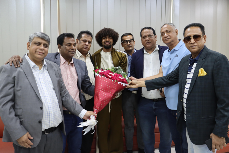 বাংলাদেশে পা রেখেই ভারতকে হারানোর আশাবাদ হামজা চৌধুরীর