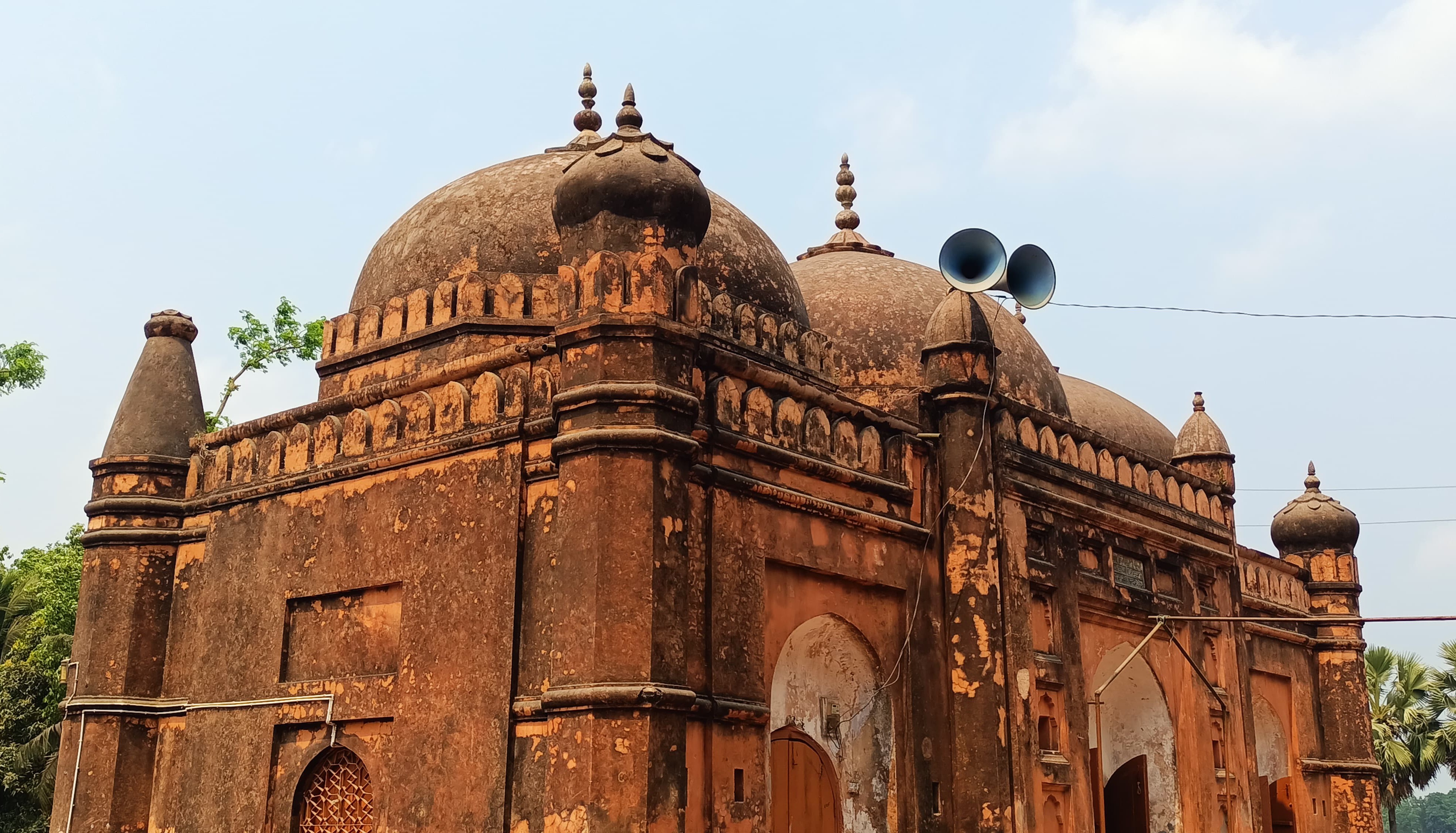 মুঘল ঐতিহ্যের নান্দনিক স্থাপত্য নিদর্শন শরীফপুর শাহী জামে মসজিদ