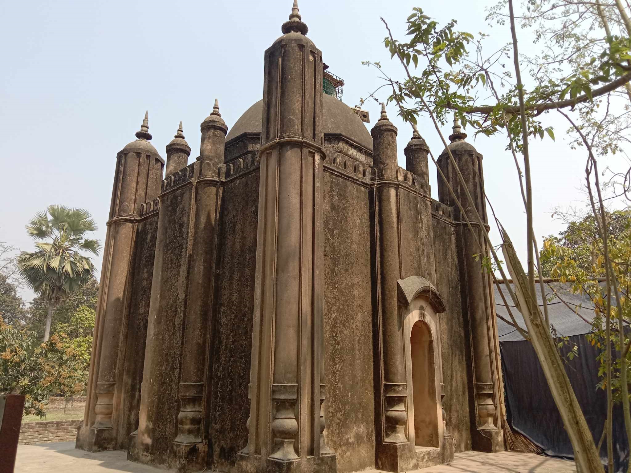 যে মসজিদে মাত্র ৭ জন মুসল্লি নামাজ পড়তে পারেন
