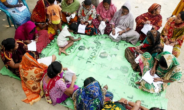 নওগাঁর টুপি যাচ্ছে মধ্যপ্রাচ্যে , আত্মনির্ভরশীল হয়েছে ৩০ হাজার নারী
