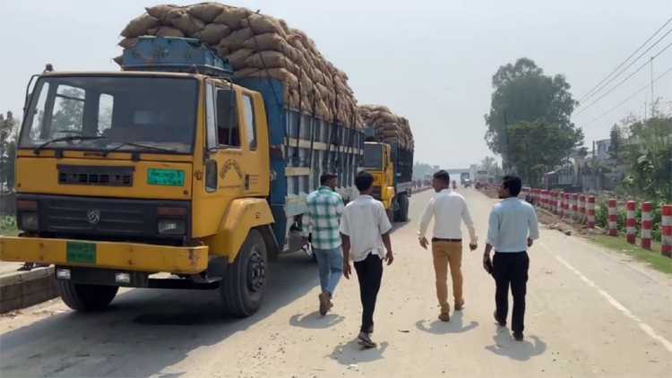 বাংলাবান্ধা দিয়ে নেপালে গেল আরো ১০৫ মেট্রিক টন আলু
