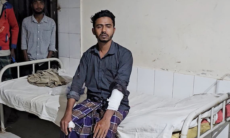নেত্রকোনায় ব্যবসায়ীর উপর হামলা চালিয়ে সাড়ে ৫ লাখ টাকা ছিনতাই