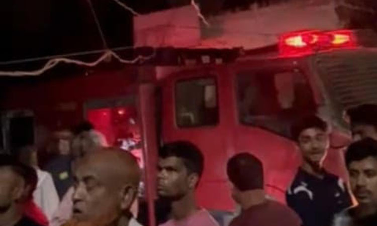 টাঙ্গাইলের মির্জাপুরে আগুনে পুড়ে ছাই ৮ দোকান 