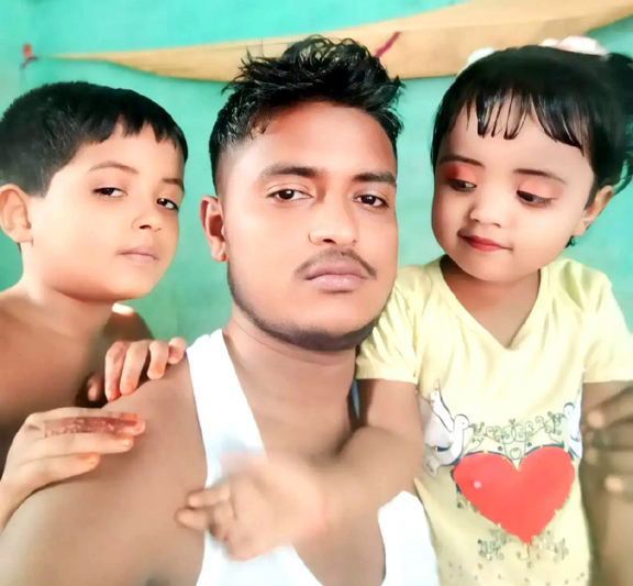 শহীদ মো. মনিরুল ইসলাম, ছেলে ও মেয়ে -ছবি : বাসস