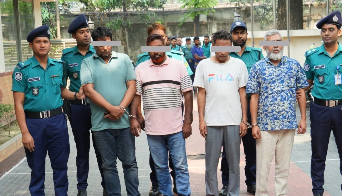 ম্যাগনেটিক কয়েনসহ প্রতারক চক্রের চার সদস্য গ্রেফতার
