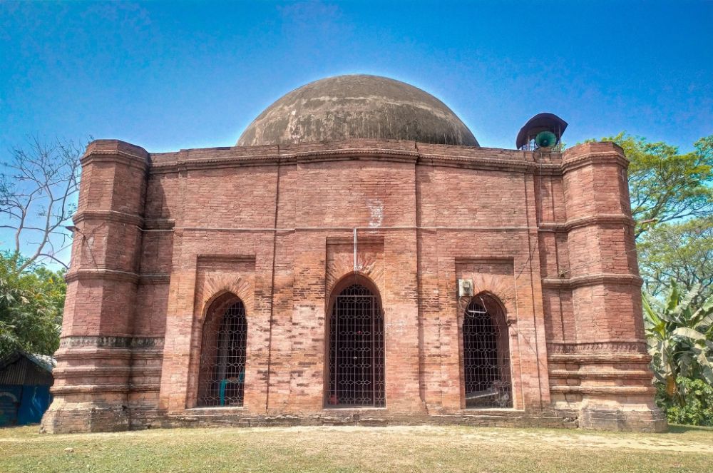 সাড়ে ৬শ’ বছরের স্মৃতিবিজড়িত জোড় বাংলা মসজিদ