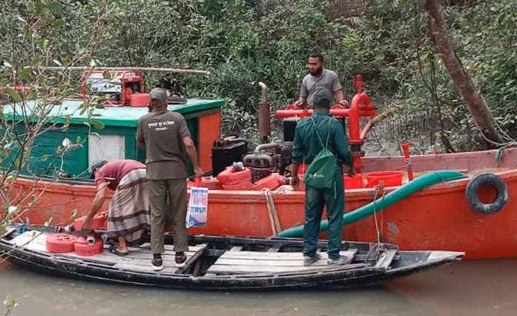 সুন্দরবনের কলমতেজী এলাকায় আগুন, নিয়ন্ত্রণে কাজ করছে ফায়ার সার্ভিস