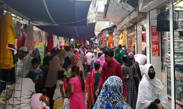 নেত্রকোনায় জমে উঠেছে ঈদের কেনাকাটা
